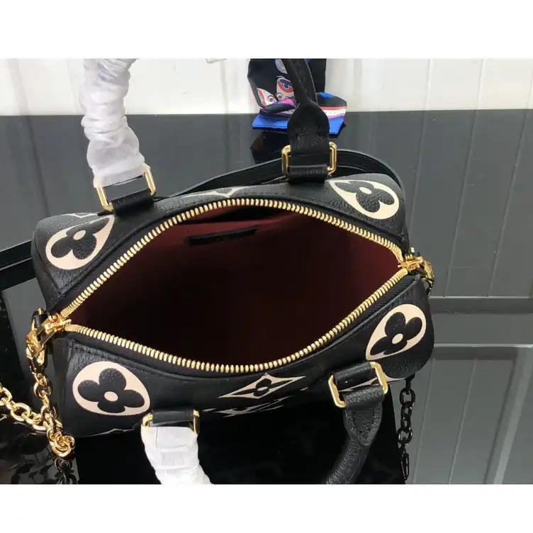 2111FY0058 LV Bags 0526